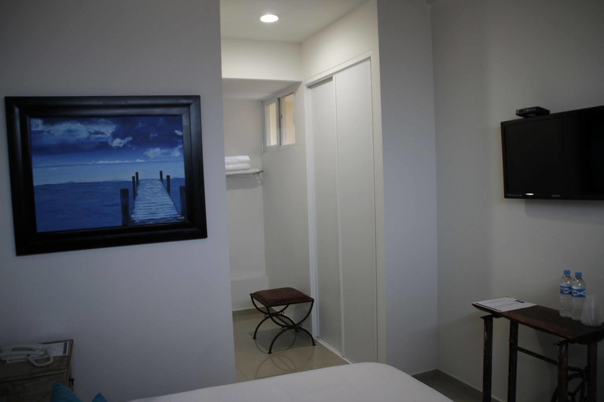 Suites Chapultepec Guadalajara Exterior photo